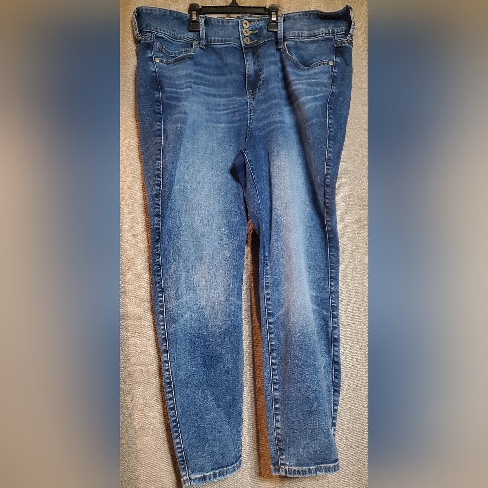 Torrid Jegging Skinny Super Soft High-Rise Jeans 3 button closure SZ 18S